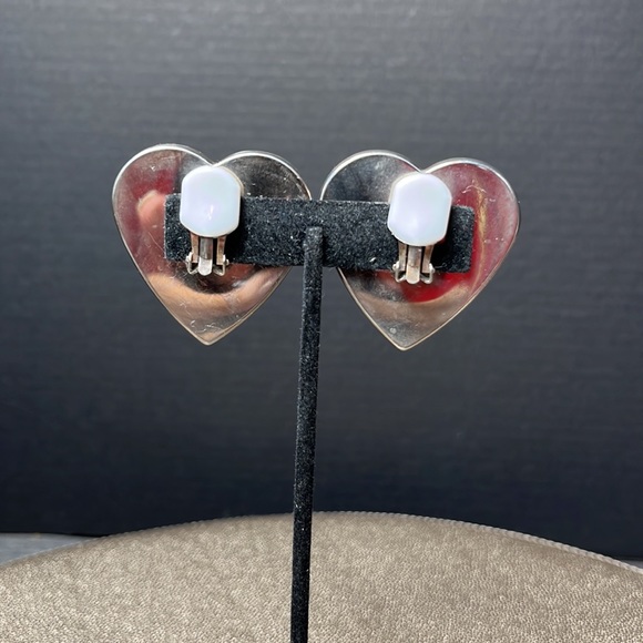 Vtg Oversized Whiting & Davis Style Chainmail Heart Clip On Earrings - Picture 2 of 3